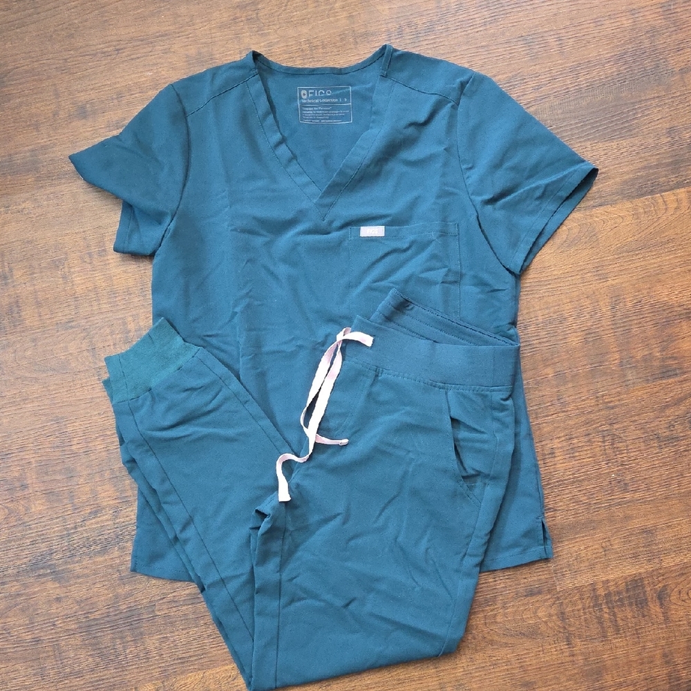 Figs Catarina Top (S) / Zamora Joggers (S) - Caribbean Blue